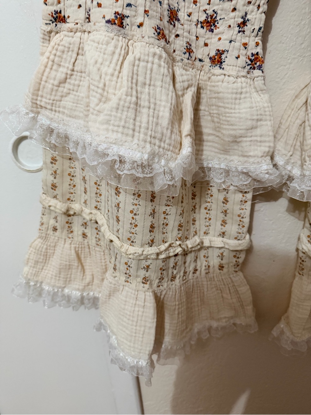 POL Cream Floral Ruffle Boho pants small - Picture 6 of 11